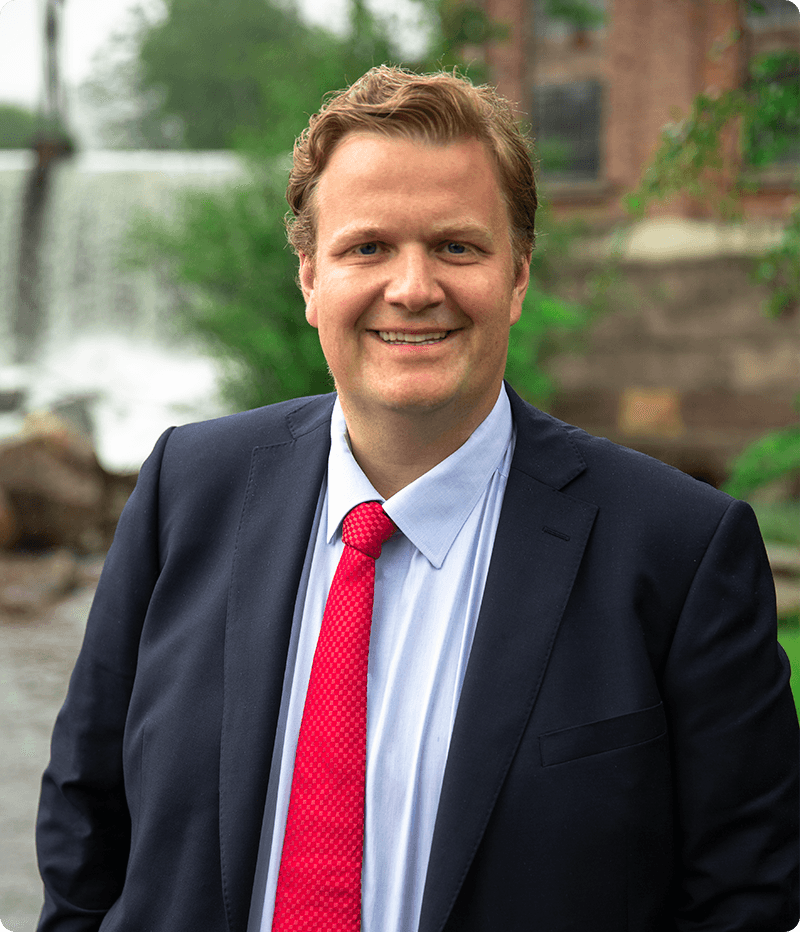 <h3>Norskeid og -stiftet</h3>
<h2>Chilimobil ledes av</h2>
<p>Daglig leder Lars Ryen Mill. Lars er en av grunnleggerne av Chilimobil AS. Siden 2011 har Mill vært sentral for å styre bedriften fram til det selskapet du kjenner i dag.</p>
<p><strong>Styret består av</strong>: Styrets leder: Egil Sverre Skibenes. Styremedlem: Axel Dahl, Veronika Lid Rugsveen, Kari Mette Toverud, Daniel Sørheim. Observatør: Harald Skibenes, Jan Edvard Thygesen</p>